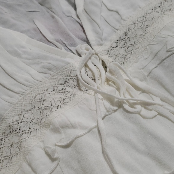 NWT ๐ White Romper with Lace ๐ - Picture 4 of 4